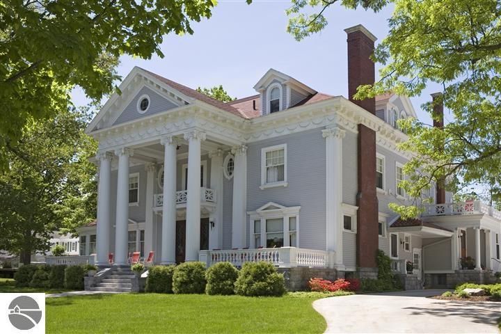 230 Wellington Street, Traverse City, MI 49686